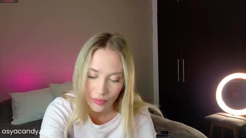 Shay online show from September 26, 1:31 am