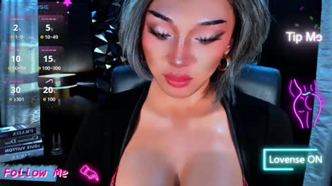 Snapshot of urgoddess_bella chatting on September 18, 9:00 am My bella 3 online show from September 18, 9:00 am