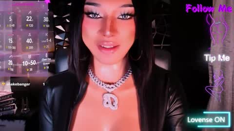 Snapshot of urgoddess_bella chatting on September 25, 7:45 am My bella 3 online show from September 25, 7:45 am