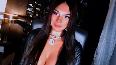 Snapshot of urgoddess_bella chatting on September 29, 1:27 pm My bella 3 online show from September 29, 1:27 pm