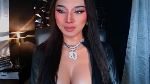 Snapshot of urgoddess_bella chatting on October 3, 8:55 am My bella 3 online show from October 3, 8:55 am