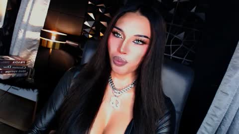 Snapshot of urgoddess_bella chatting on October 6, 8:45 am My bella 3 online show from October 6, 8:45 am