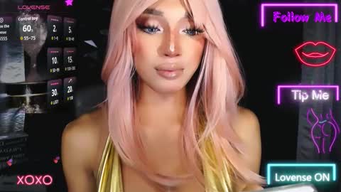 Snapshot of urgoddess_bella chatting on October 22, 3:12 pm My bella 3 online show from October 22, 3:12 pm