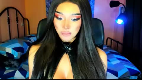 Snapshot of urgoddess_bella chatting on November 12, 2:12 am My bella 3 online show from November 12, 2:12 am