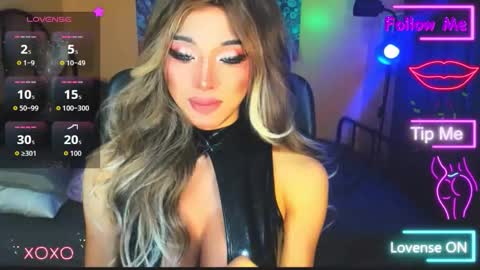 Snapshot of urgoddess_bella chatting on November 16, 2:33 pm My bella 3 online show from November 16, 2:33 pm