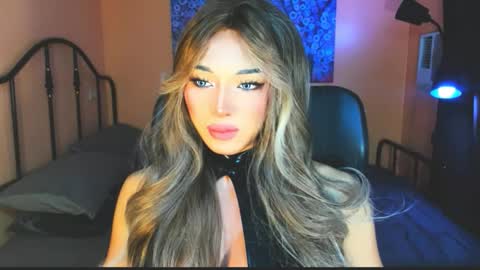 Snapshot of urgoddess_bella chatting on November 19, 1:16 am My bella 3 online show from November 19, 1:16 am