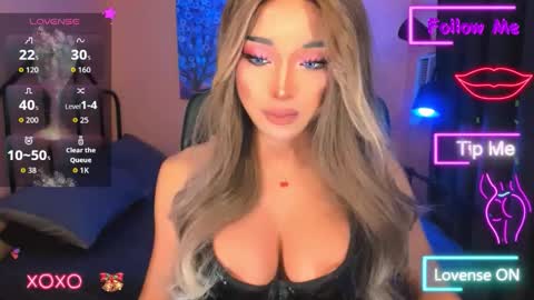 Snapshot of urgoddess_bella chatting on November 25, 2:00 am My bella 3 online show from November 25, 2:00 am