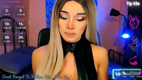 Snapshot of urgoddess_bella chatting on December 2, 1:55 am My bella 3 online show from December 2, 1:55 am