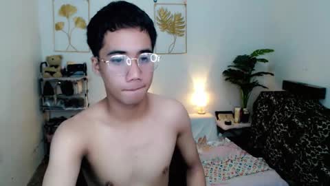 Snapshot of urguy_habibi chatting on November 13, 1:54 pm Bib online show from November 13, 1:54 pm