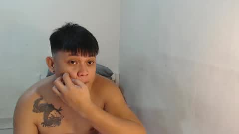 Snapshot of urhotplnoyxxx chatting on February 13, 7:24 am Roiyals online show from February 13, 7:24 am