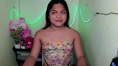 urhottie_bella online show from September 18, 11:40 pm