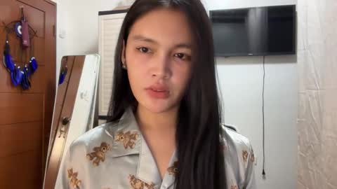 Snapshot of urkatiecookie chatting on October 9, 12:52 am Amira online show from October 9, 12:52 am