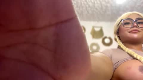 Snapshot of urladyprincessmassivecock chatting on October 31, 12:22 am jhaii online show from October 31, 12:22 am