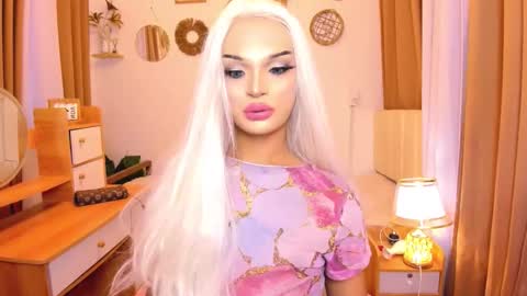 Snapshot of urladyprincessmassivecock chatting on November 17, 6:41 am jhaii online show from November 17, 6:41 am