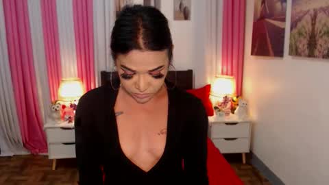 Snapshot of urlegendarysex chatting on February 11, 1:30 pm Queen Nicole online show from February 11, 1:30 pm