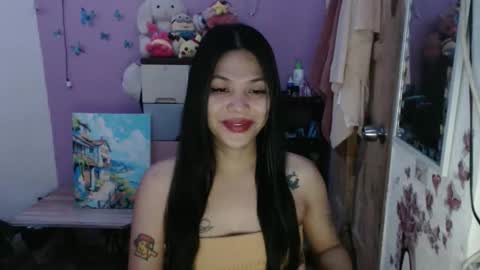 hi im kim online show from May 2, 11:26 am