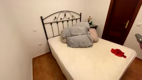 Emma online show from December 6, 9:10 am