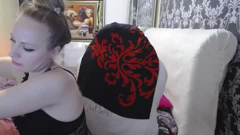 Snapshot of ursecrettreasure88 chatting on October 10, 1:32 pm UrSecretTreasure88 online show from October 10, 1:32 pm