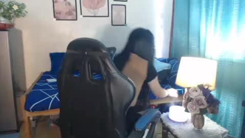 Snapshot of urwetasianprincessxx chatting on January 21, 9:35 am Ashley Kate Mateo Gray online show from January 21, 9:35 am