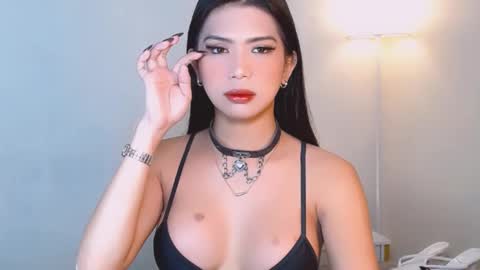 Snapshot of urwildest_margaret chatting on February 2, 8:13 am urwildest_margaret online show from February 2, 8:13 am