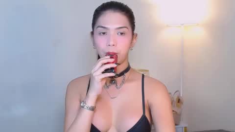 Snapshot of urwildest_margaret chatting on February 21, 10:16 am urwildest_margaret online show from February 21, 10:16 am