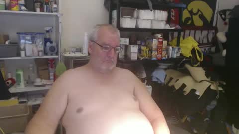 Snapshot of usgoober chatting on December 4, 3:15 am Eric online show from December 4, 3:15 am