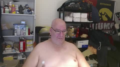 Snapshot of usgoober chatting on December 10, 3:30 am Eric online show from December 10, 3:30 am