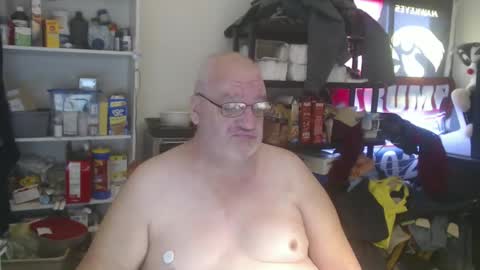 Snapshot of usgoober chatting on December 17, 2:22 pm Eric online show from December 17, 2:22 pm