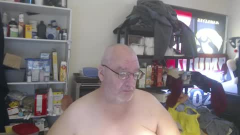 Snapshot of usgoober chatting on December 19, 3:52 pm Eric online show from December 19, 3:52 pm