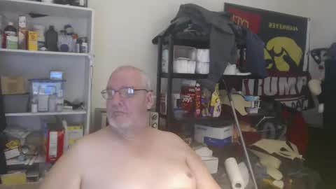 Snapshot of usgoober chatting on December 25, 1:53 am Eric online show from December 25, 1:53 am