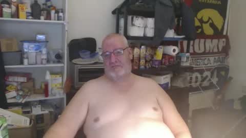 Snapshot of usgoober chatting on December 27, 5:52 am Eric online show from December 27, 5:52 am