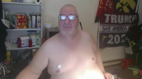 Snapshot of usgoober chatting on January 8, 2:25 am Eric online show from January 8, 2:25 am