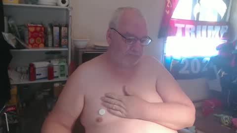 Snapshot of usgoober chatting on January 8, 3:39 pm Eric online show from January 8, 3:39 pm