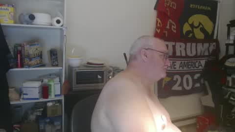 Snapshot of usgoober chatting on January 10, 3:07 am Eric online show from January 10, 3:07 am