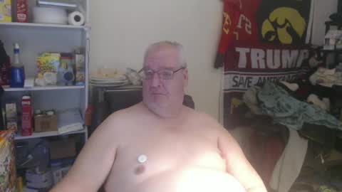 Snapshot of usgoober chatting on January 29, 3:01 am Eric online show from January 29, 3:01 am