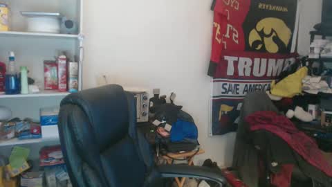 Snapshot of usgoober chatting on February 12, 4:12 am Eric online show from February 12, 4:12 am