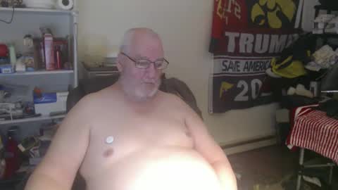 Snapshot of usgoober chatting on February 23, 3:24 am Eric online show from February 23, 3:24 am