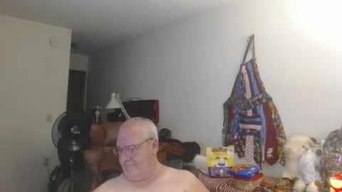 Snapshot of usgoober chatting on October 7, 3:04 am Eric online show from October 7, 3:04 am