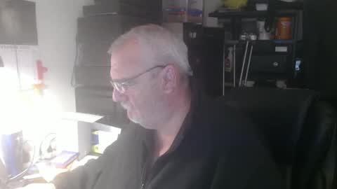 Snapshot of usgoober chatting on October 14, 2:12 am Eric online show from October 14, 2:12 am