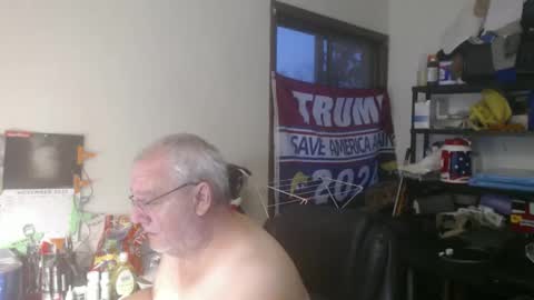 Snapshot of usgoober chatting on October 30, 12:17 pm Eric online show from October 30, 12:17 pm