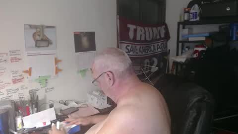 Snapshot of usgoober chatting on November 17, 12:11 pm Eric online show from November 17, 12:11 pm