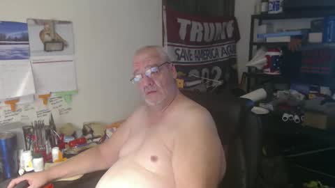 Snapshot of usgoober chatting on December 3, 12:03 pm Eric online show from December 3, 12:03 pm