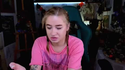 Leila online show from October 28, 7:38 pm