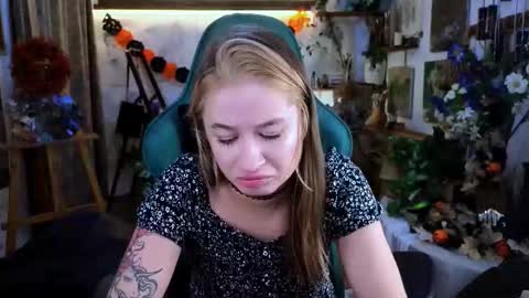 Leila online show from November 15, 8:38 pm