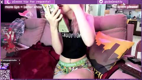 Snapshot of v3n0mb1t3z chatting on November 18, 11:59 pm kermit online show from November 18, 11:59 pm