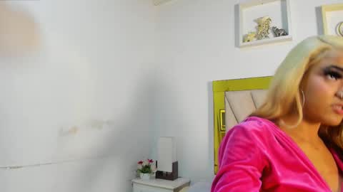 Snapshot of vahiolet_fuentes chatting on November 5, 3:06 am vahioleth online show from November 5, 3:06 am