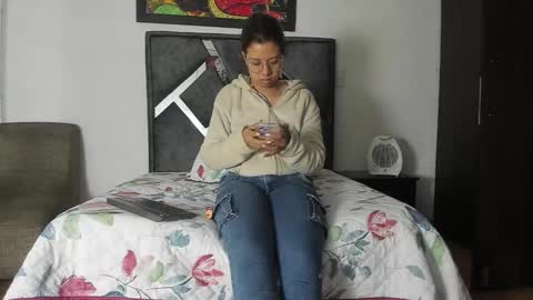 Snapshot of vahiolet_smith chatting on October 30, 2:57 am Vahiolet smith online show from October 30, 2:57 am