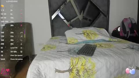 Snapshot of vahiolet_smith chatting on November 7, 3:28 am Vahiolet smith online show from November 7, 3:28 am