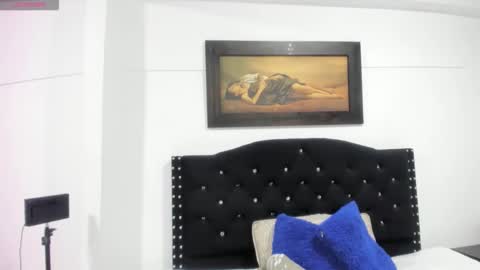 Snapshot of vahiolet_smith chatting on November 26, 2:01 am Vahiolet smith online show from November 26, 2:01 am