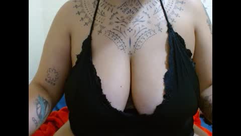 Snapshot of vaholiver chatting on March 2, 1:04 am Vah Oliver online show from March 2, 1:04 am